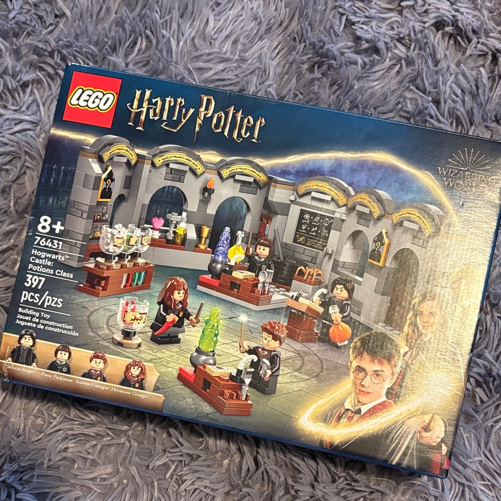 Lego Harry Potter Hogwarts Potions Classroom Set - Blue, Gray, Black, Red